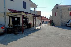 ZADAR, PETRČANE - Apartmanska kuća i poslovni prostor u blizini mora, Zadar - Okolica, Famiglia