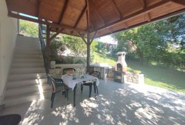 KARLOVAC - Dvojna obnovljena kuća s predivnom okućnicom, Barilovići, Casa