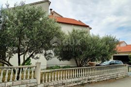 ZADAR, PLOČE - Prostrana višekatnica s pogledom na more, Zadar, Casa