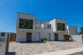 Grižane - Moderna dvojna kuća s bazenom, Vinodolska Općina, Haus