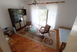 NOVI VINODOLSKI - Samostojeća kuća s dva apartmana na 200 metara od plaže, Novi Vinodolski, House