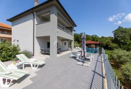 OTOK KRK, okolica VRBNIKA - Samostojeća vila s bazenom i panoramskim pogledom na more, Vrbnik, Famiglia