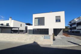 ISTRA, BANJOLE - Moderna vila u privatnom naselju s pogledom na more, Medulin, Maison