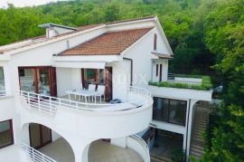 OPATIJA, CENTAR - samostojeća villa 605m2 s pogledom na more + okoliš 600m2, Opatija, بيت