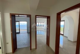 OPATIJA, CENTAR- stan 170m2 na 1.katu 2S+DB s panoramskim pogledom na more + okoliš 100m2, Opatija, Appartement