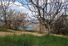 ISTRA, PAZIN, GRIMALDA - Prostrano zemljište s pogledom na jezero, Pazin - Okolica, Land