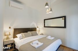 ISTRA, PULA Renoviran stan na rivi s 3 stambene jedinice 129 m2 - POGLED NA MORE!!, Pula, Appartamento