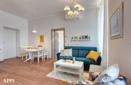 ISTRA, PULA Renoviran stan na rivi s 3 stambene jedinice 129 m2 - POGLED NA MORE!!, Pula, Flat
