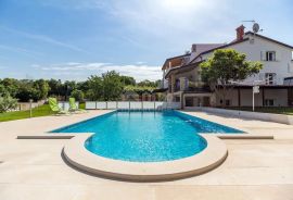 ISTRA, BANJOLE Očaravajuća kuća s bazenom s 3000 m2 okućnice - POGLED NA MORE!, Medulin, بيت