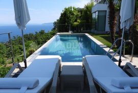 OPATIJA, LOVRAN - luksuzna vila s predivnim pogledom na more, bazenom i okućnicom površine 500m2, Lovran, Casa