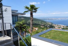 OPATIJA, LOVRAN - luksuzna vila s predivnim pogledom na more, bazenom i okućnicom površine 500m2, Lovran, Kuća