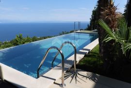 OPATIJA, LOVRAN - luksuzna vila s predivnim pogledom na more, bazenom i okućnicom površine 500m2, Lovran, Casa
