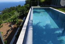 OPATIJA, LOVRAN - luksuzna vila s predivnim pogledom na more, bazenom i okućnicom površine 500m2, Lovran, Haus