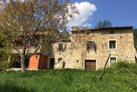 ISTRA, MOTOVUN - Kamena kuća s okućnicom u okolici Motovuna s pogledom na zelenilo, Motovun, بيت