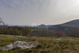 ISTRA, KAROJBA - Autohtona kamena kuća s pogledom na Motovun, Karojba, Ev