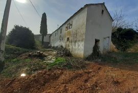 ISTRA, KAROJBA - Autohtona kamena kuća s pogledom na Motovun, Karojba, Дом