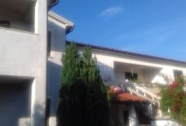 ISTRA, VIŽINADA - Kuća s 5 stana na prostranoj okućnici 2176 m2, panoramski pogled, Vižinada, Дом