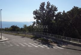 MARTINKOVAC-građevinski teren za stambenu zgradu/stanove/obiteljsku kuću s predivnim pogledom na more, Rijeka, Arazi