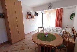 ISTRA, ROVINJ Apartmanska kuća na samo 40m od mora!, Rovinj, Дом