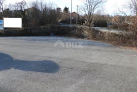 MATULJI - MIHELIĆI - asfaltirani teren do frekventne glavne prometnice za najam, Matulji, Terreno