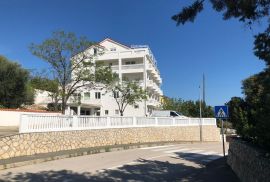 NOVI VINODOLSKI - kuća / villa sa apartmanima sa pogledom na more 1134m2  + okućnica, Novi Vinodolski, Kuća