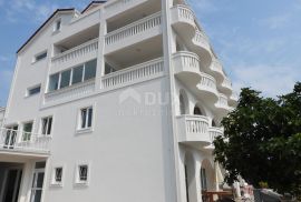 NOVI VINODOLSKI - kuća / villa sa apartmanima sa pogledom na more 1134m2  + okućnica, Novi Vinodolski, Kuća