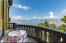 PEĆINE - komforan stan u prekrasnoj staroj vili, prvi red do mora, Rijeka, Flat
