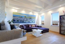 OPATIJA-CENTAR vrhunska elegantna i profinjena nekretnina s panoramskim pogledom na more, Opatija, Flat