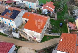 Višnjan, renovirana kamena kuća u idiličnom Istarskom zaseoku, Višnjan, Famiglia