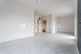 Trogir, odličan dvosoban stan na prvom katu NKP 62.5 m2, Trogir, Appartment