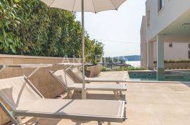 Trogir, Čiovo - luksuzna villa ss bazenom blizu plaže, Trogir, Ev