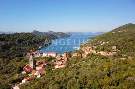 Otok Šipan, Šipanska Luka, kamena kuća za obnovu u centru mjesta s nekoliko poljoprivrednih zemljišta u blizini, Dubrovnik - Okolica, House