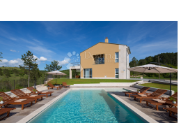 Prostrani resort u prirodi središnje Istre, Motovun, Commercial property