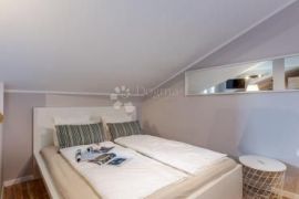 Uhodana atraktivna turistička nekretnina s 4 apartmana, Rijeka, Wohnung