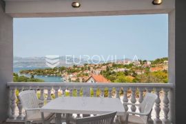 Brač-Splitska, Kuća  sa prekrasnim pogledom na uvalu i more, Supetar, Maison