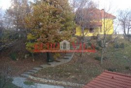 Obiteljska vila u podsljemenskoj zoni 500m2 na zemljistu od 6081m2, Zagreb, Casa