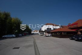 Poslovni kompleks u Sesvetama s 7.200 m2 zemljišta, Zagreb, Immobili commerciali
