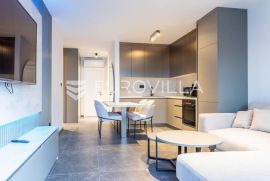 Split, Sirobuja, moderno namješten dvosoban stan s otvorenim pogledom NKP 54, 33 m2, Split, Appartamento