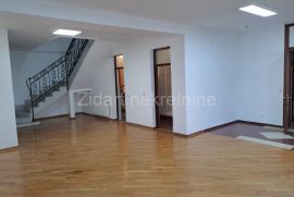 Lep poslovno-stambeni prostor, Zemun, Pregrevica, 240m2, Zemun, Propriedade comercial
