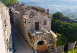 Tri kuće za adaptaciju sa predivnim pogledom, Pićan, Istra, Pićan, بيت