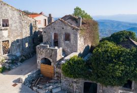 Tri kuće za adaptaciju sa predivnim pogledom, Pićan, Istra, Pićan, Haus