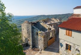 Tri kuće za adaptaciju sa predivnim pogledom, Pićan, Istra, Pićan, Haus