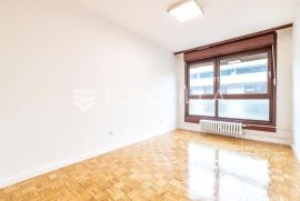 Zagreb, Savica, adaptiran trosobni stan 74,50 m2, Zagreb, Appartement