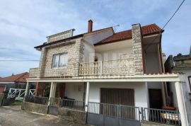 SMILJEVAC, ZADAR - Prostrana kuća za investiciju ili vaš novi dom, Zadar, Maison