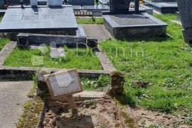 Grobno mjesto na groblju SV.Jakov, Ogulin, Ogulin, Garaža