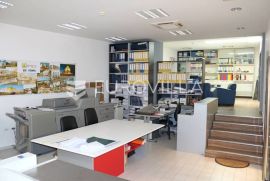 Firule, atraktivan poslovni prostor (208 m2), Split, Propiedad comercial