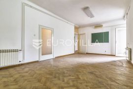 Zagreb, Centar, višesoban poslovni prostor/stan, 250 m2 na 3. katu + lift, Zagreb, Propiedad comercial