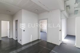 Zrinjevac, poslovni prostor na 3. katu s liftom, Zagreb, Propiedad comercial