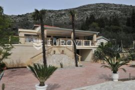 Klek (65km od Dubrovnika) prekrasna vila s bazenom i pogledom na more, Slivno, House