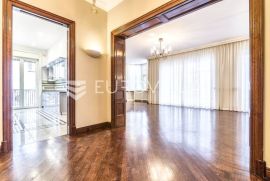 Tuškanac luksuzan šesterosoban stan 250m2 s vrtom 600m2 i 2 garaže, Zagreb, Appartement